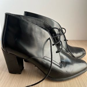 High heeled Clarks booties lace up oxford size 10